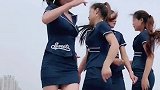 四位气质小姐姐广场对跳，这高跟鞋跳起来好性感啊