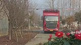 安徽宿州：大货车“狭路相逢”婚车，主动倒退200米礼让
