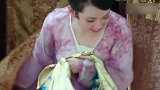 小娘子门外苦等丈夫，哪料竟等来两位绝色佳人，这误会大了！