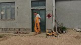 彤彤过2周岁生日，小凯没钱和妈妈商量让妈妈掏钱，妈妈啥态度