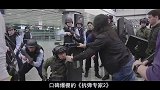 《拆弹专家2》票房逼6亿，刘天王假肢拍摄幕后曝光，太敬业了！
