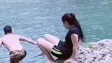 帅哥这下惨啦