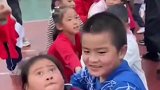 你们都歇着，拔河我一个人就够