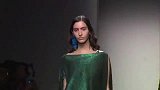 宽松简约的设计，美女倾情演绎，好看又百搭