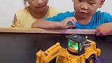 弟弟的挖掘机可以发光