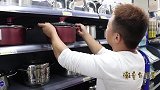 二叔带燕子去超市买锅，谁知燕子和小伙伴竟躲起来玩水晶泥