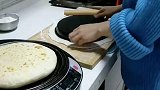 老婆第一次烙饼，落下狠话要做到全国第一圆，原来是有它的帮助！