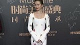 刘诗诗白色流苏长裙惊艳亮相,甜美丸子头搭配曼妙身段美若天仙
