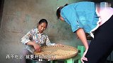 农村桃子姐今天做了一锅农家豆花当晚餐，一家人吃得津津有味