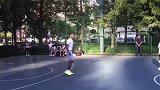 篮球-18年-独行侠史密斯突袭上海某野球场 三分暴扣技惊四座-专题