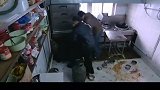 狙击：恶霸枪指人质，上百警察拿他没办法，姑娘一招当场擒拿