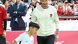 中超-17赛季-小贝赴韩国为保险品牌站台 与小球迷互动头球接力-专题