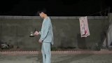本想洒水成雾，结果壶没了