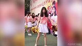 这个啦啦舞为什么这么有喜感？小姑娘在做什么？
