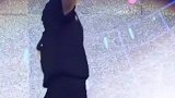 李汶翰穿衣搭配也是非常的时尚，每次现身都很帅气