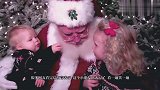 小朋友被圣诞老爷爷抱在怀里，接下来发生的画面，看完忍住别笑