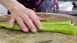 大厨教给你快速切辣椒片，简单易学，看完又学会一招！