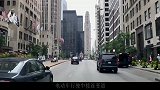 电动车行驶中持续变道，躲过货车却栽在小轿车上，网友：找死