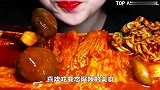 韩国美女极限挑战“变态爆辣”金针菇，大口吞咽，真怕她胃疼