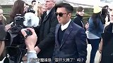 谢霆锋竟“耍大牌”身边保镖无数拦路人粉丝，谢霆锋真的飘了吗