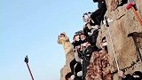 山顶压根看不见日出，因为都被人挡住了