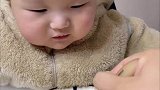 第一次吃榴莲的反应，吃一口瞬间老了70岁