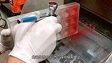 小伙制作“宝石”巧克力，喷上色素再填巧克力，过程太神奇！
