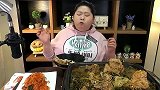 韩国胖妞的丰盛午餐，满满一大桌子又要胖十斤