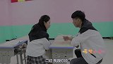 老师让同学说自己最喜欢的诗人，没想女同学的回答太逗了！真有趣