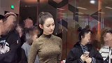 郎朗娇妻吉娜生图来袭  堪称真人芭比