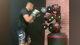 势大力沉！UFC夜魔重拳训练