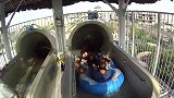 白色转盘水滑梯，第一视角眩晕感超强，看得人腿都软了！