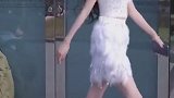 是不是女神的字典里，根本没有“冬天”二字