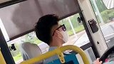 这个公交车司机是真帅啊