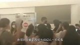 李现日本机场被粉丝围堵，经纪人吓到转身就跑，李现：我太难了