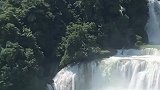 广西德天瀑布位于广西和越南的交界处，传说中的跨国瀑布