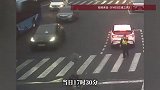 “闭了一下眼，车就不受控制”，女子吃感冒药后开车，车辆失控撞飞多节护栏