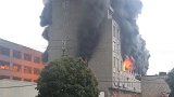 浙江一工业区电池厂厂房起火 滚滚黑烟冲天而起