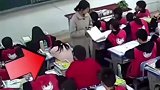 学生上课睡着老师温柔唤醒