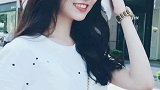 一个笑起来比西瓜还甜的姑娘～那时候用手机拍的，但是依然阻挡不住小姐姐的美～