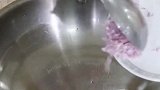 鲈鱼不要再清蒸了，厨师长教你新做法，做法简单又肉香味美