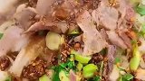 网红面馆来了，老板娘这是什么情况，是下肉下到心疼了吗？