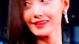 允儿的侧颜很美，这才是女神呀！