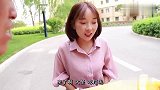 美女蹭吃，小伙想出一招，不料把美女整失忆了