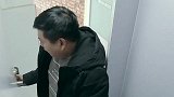 美女上厕所，没想遇上小伙走错门，最后结局太逗了