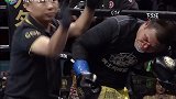 泰拳王收割机！“火哥”仅用下肢就干倒老外，对手不慎鼻子塌陷！