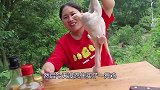 小妹秘制荷叶鸡，1人吃1整只，两手抱着啃，别提多香了，真解馋