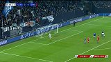 斯莫洛夫内切开火炮打远角 皮球稍稍打偏划门而过