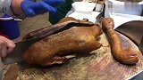 香港潮州卤水店，斩整只卤鹅，斯文淡定