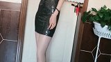 紧身包臀裙性感优雅,美女小姐姐穿成这样还有心情逛街吗